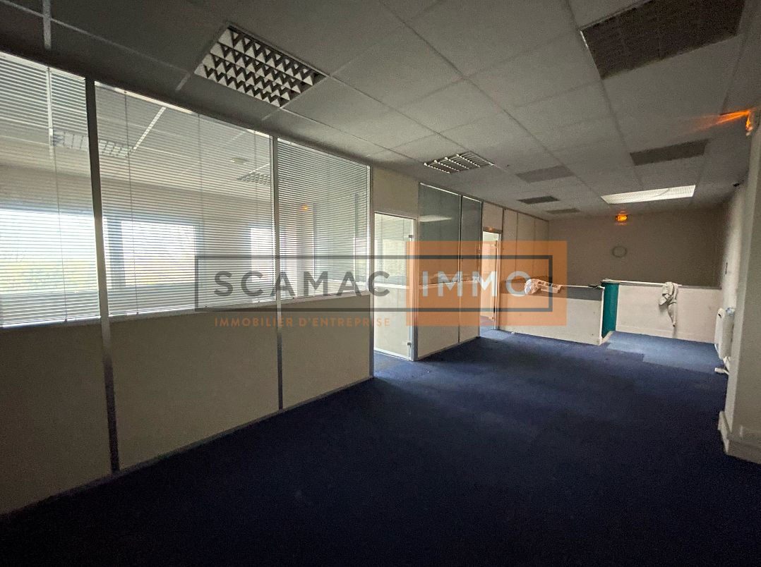 local d'activités de 1 239m², Tremblay-en-France (Seine-Saint-Denis)