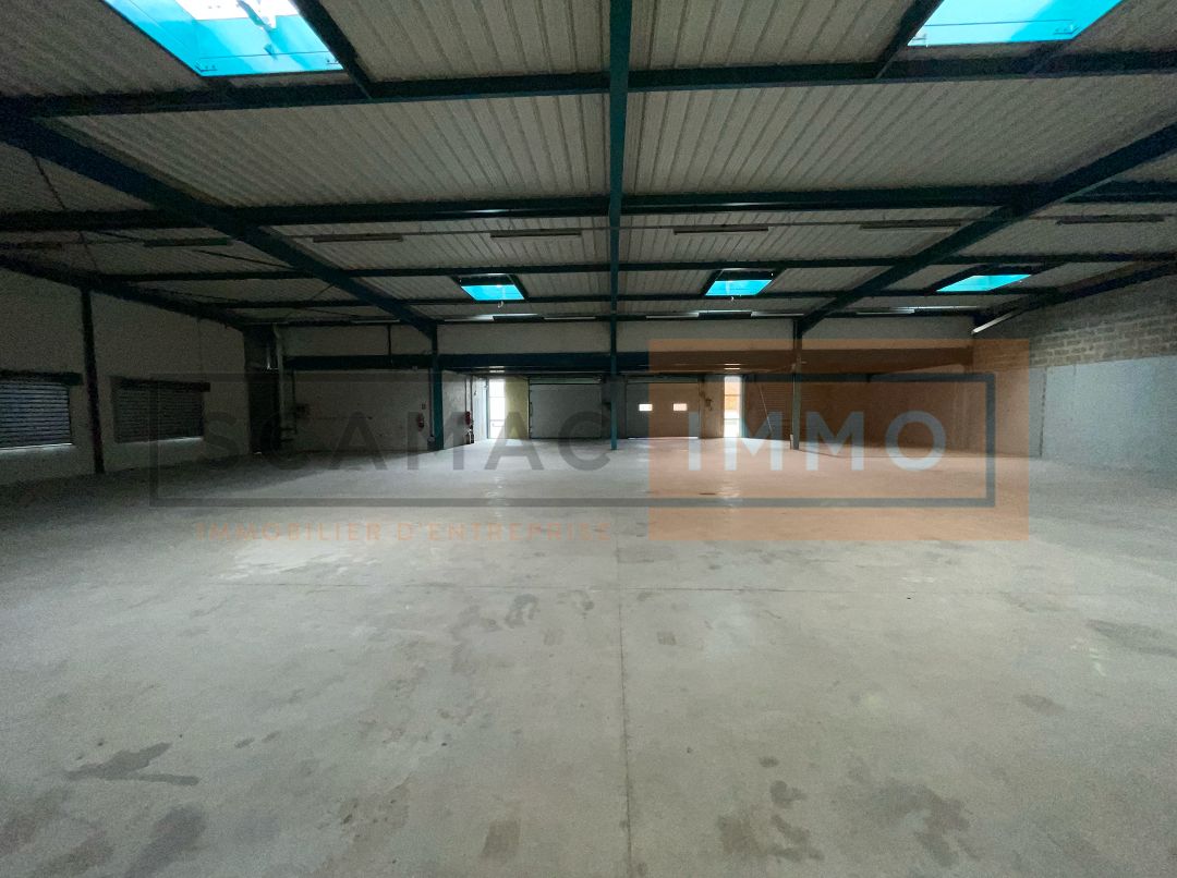 local d'activités de 1 239m², Tremblay-en-France (Seine-Saint-Denis)