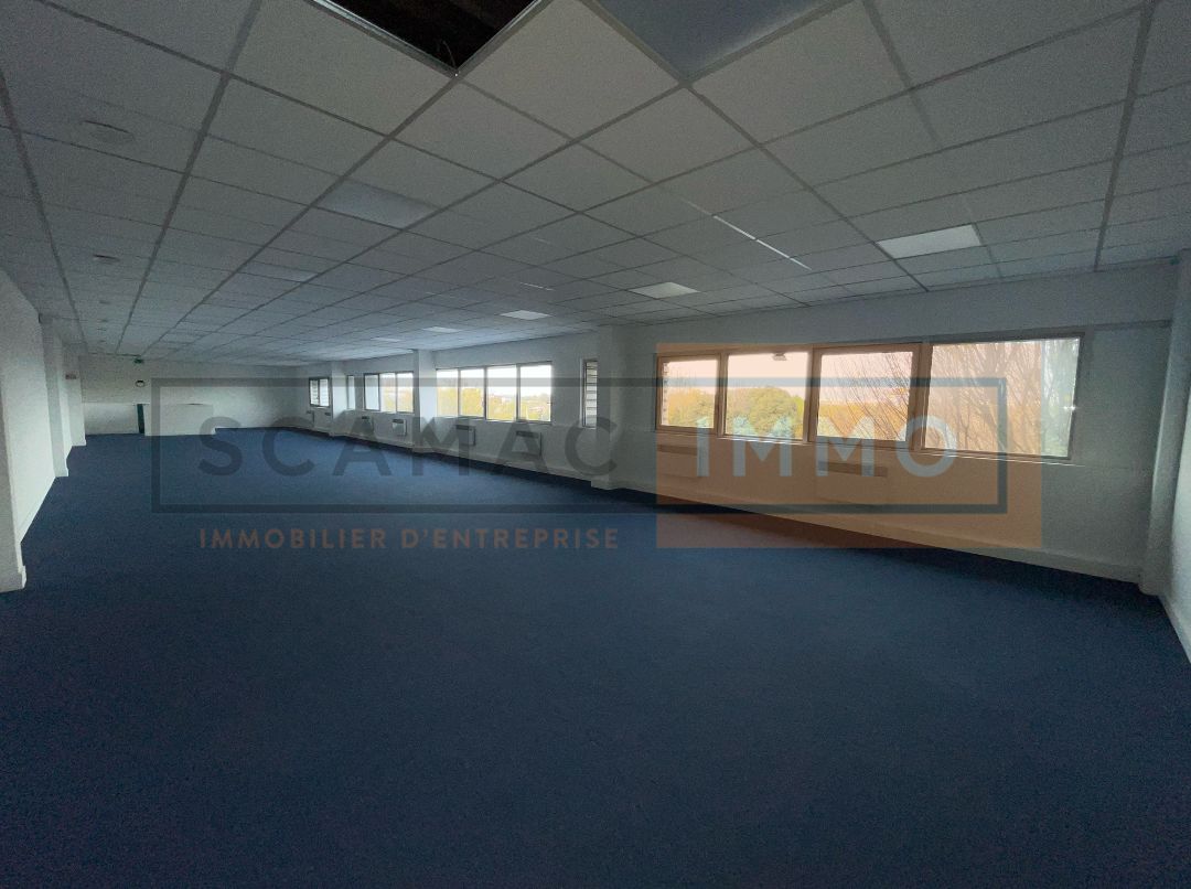 local d'activités de 1 239m², Tremblay-en-France (Seine-Saint-Denis)