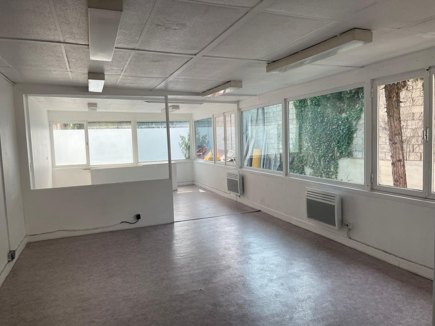 local d'activités de 401m², Noisy-le-Sec (Seine-Saint-Denis)
