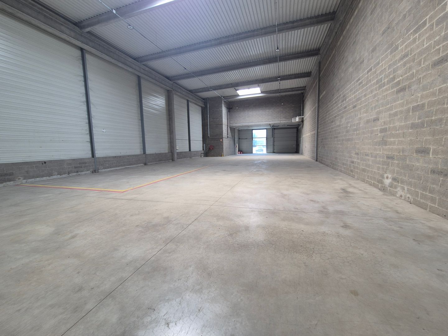 local d'activités de 355m², Saint-Brice-sous-Forêt (Val-d'Oise)