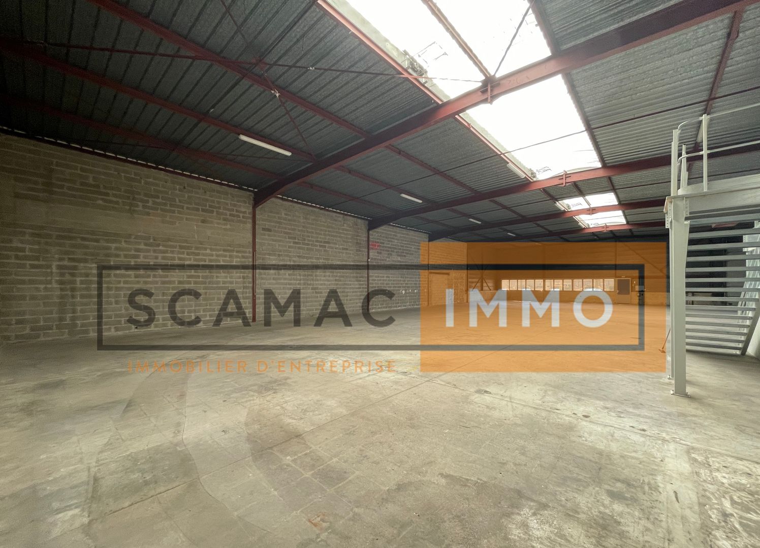 local d'activités de 825m², Collégien (Seine-et-Marne)