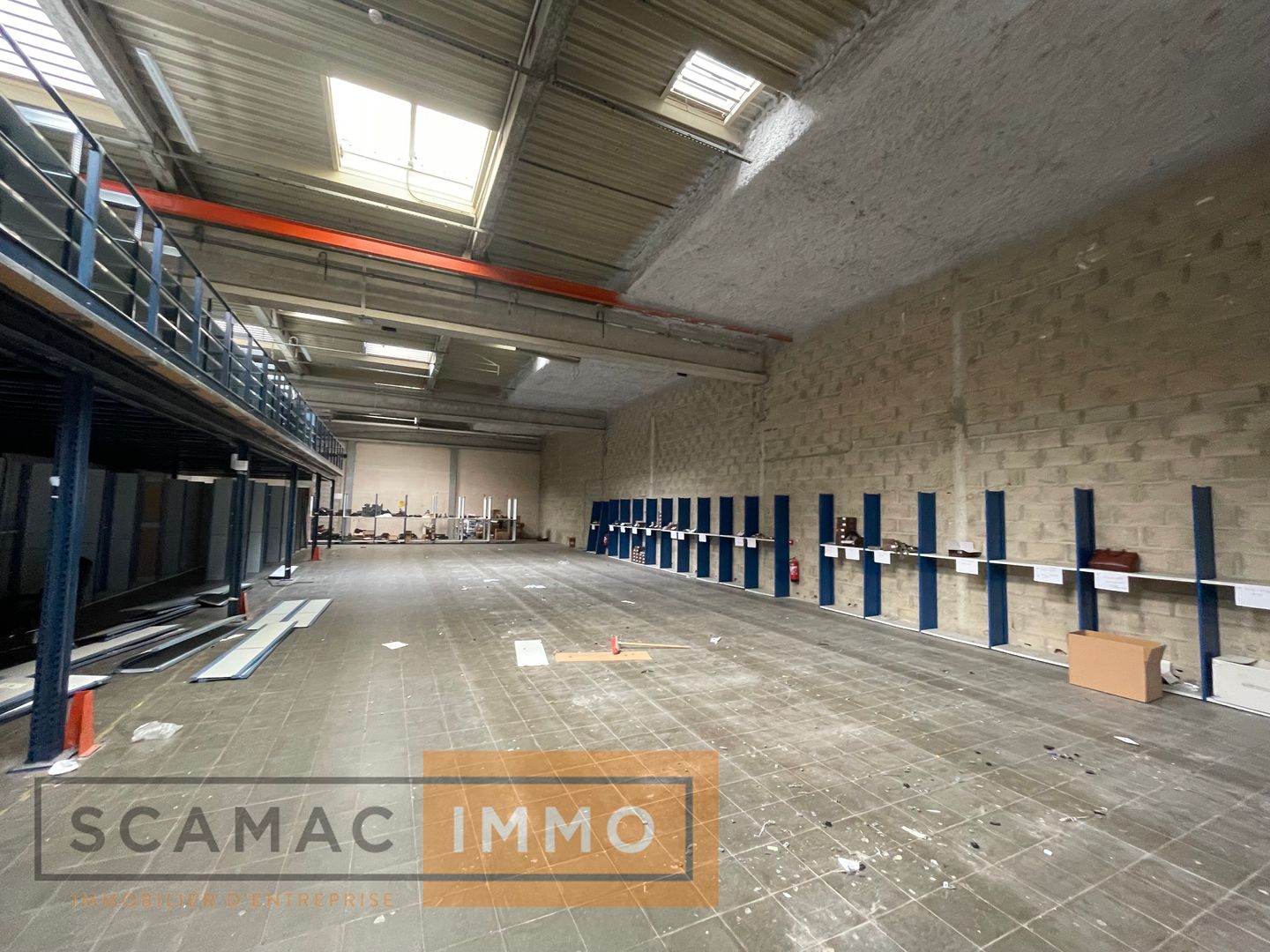 local d'activités de 655m², Courcouronnes (Essonne)