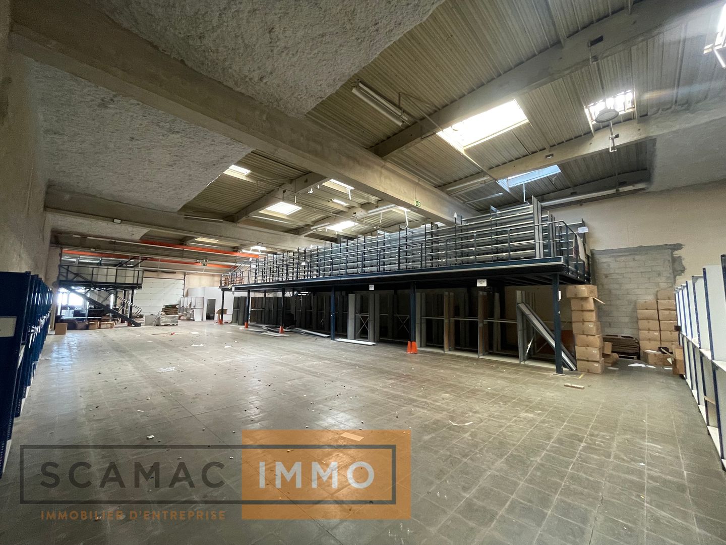 local d'activités de 655m², Courcouronnes (Essonne)