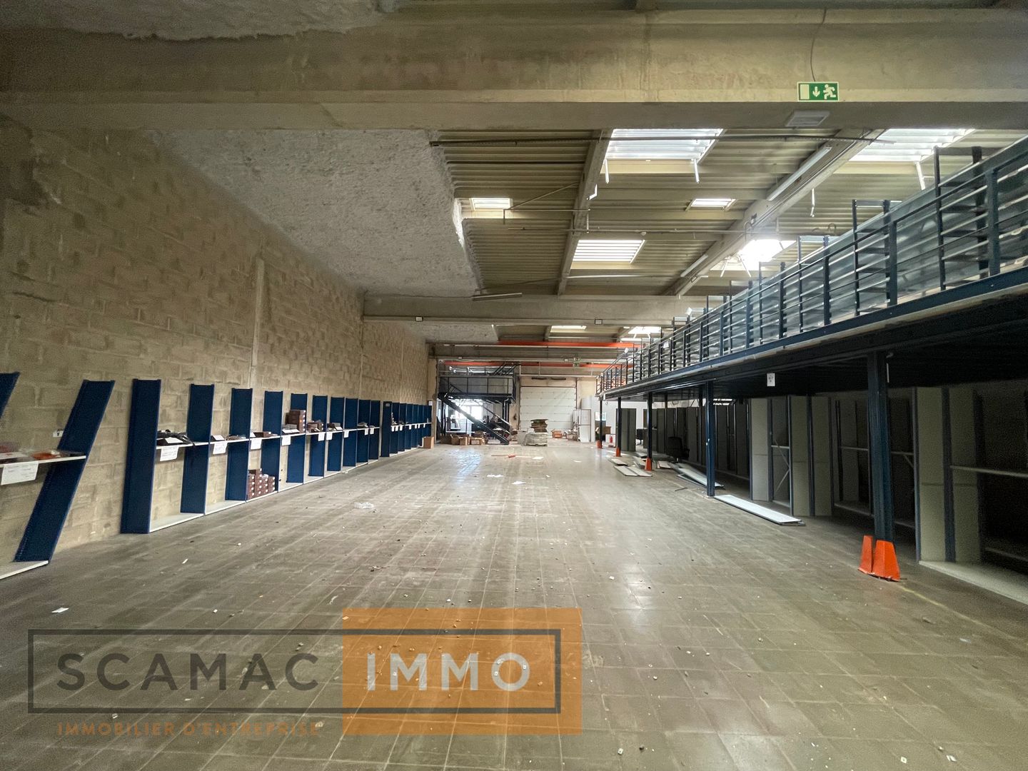 local d'activités de 655m², Courcouronnes (Essonne)