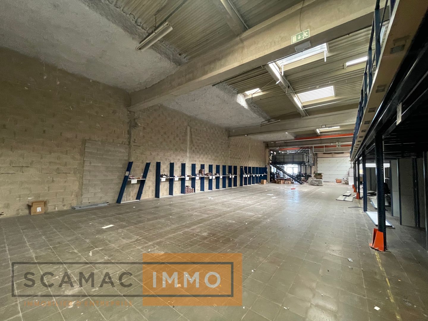 local d'activités de 655m², Courcouronnes (Essonne)