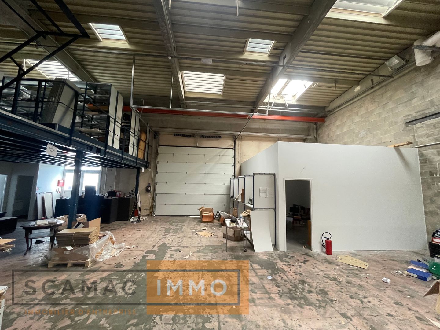 local d'activités de 655m², Courcouronnes (Essonne)