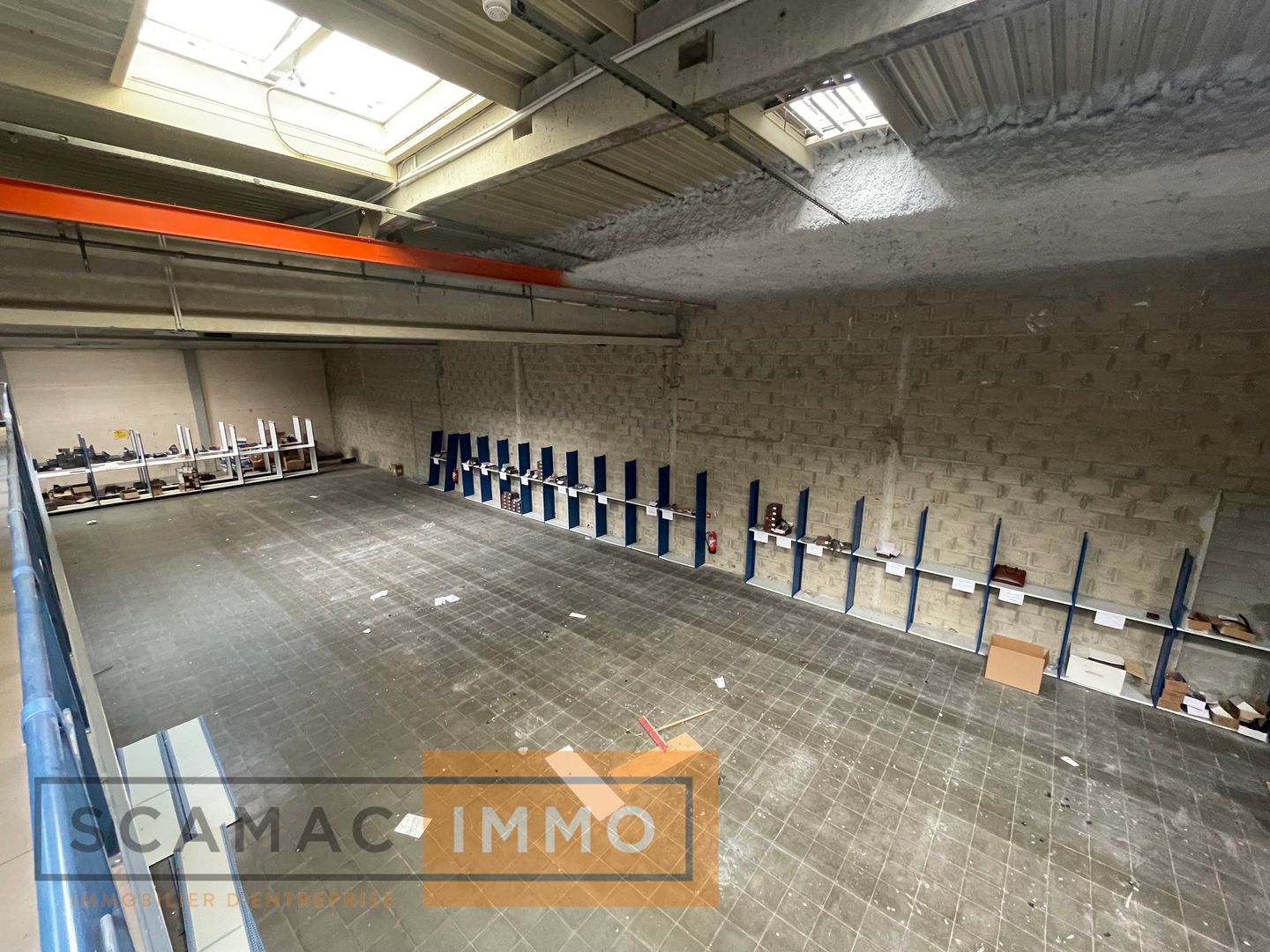 local d'activités de 655m², Courcouronnes (Essonne)