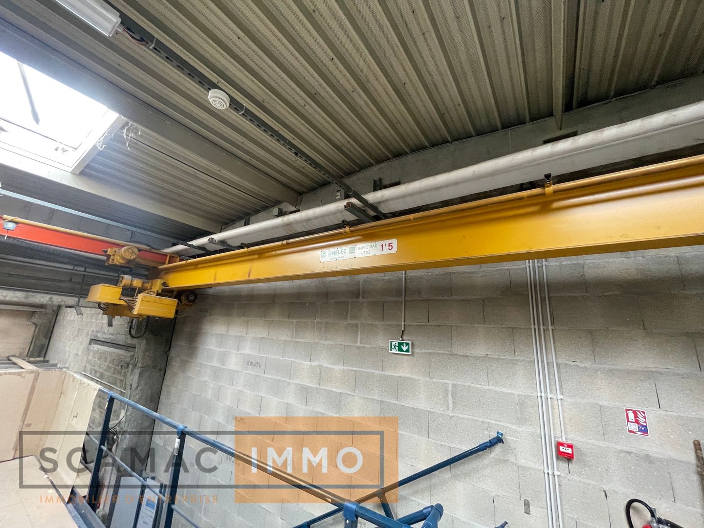 local d'activités de 655m², Courcouronnes (Essonne)