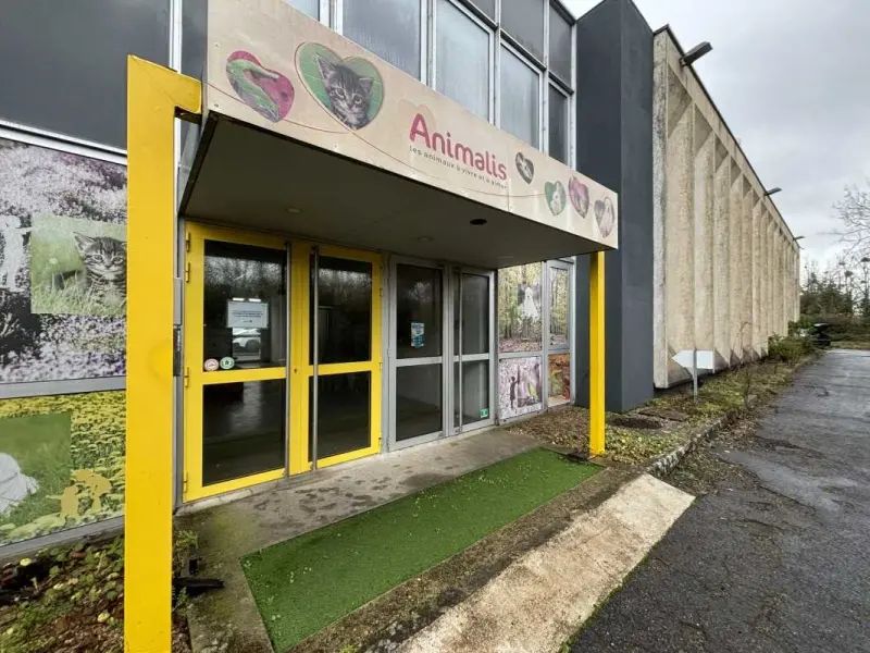 local d'activités de 1 100m², Courcouronnes (Essonne)