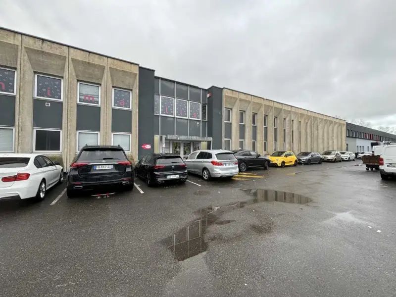 local d'activités de 1 100m², Courcouronnes (Essonne)