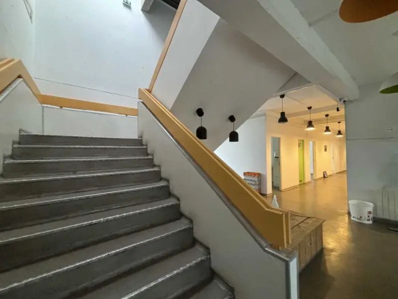 local d'activités de 1 100m², Courcouronnes (Essonne)