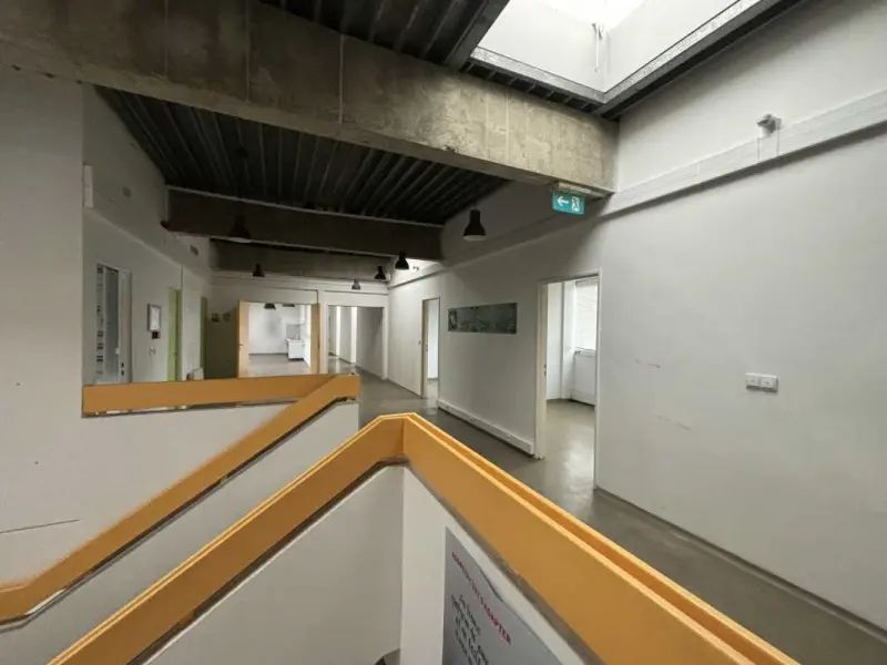 local d'activités de 1 100m², Courcouronnes (Essonne)