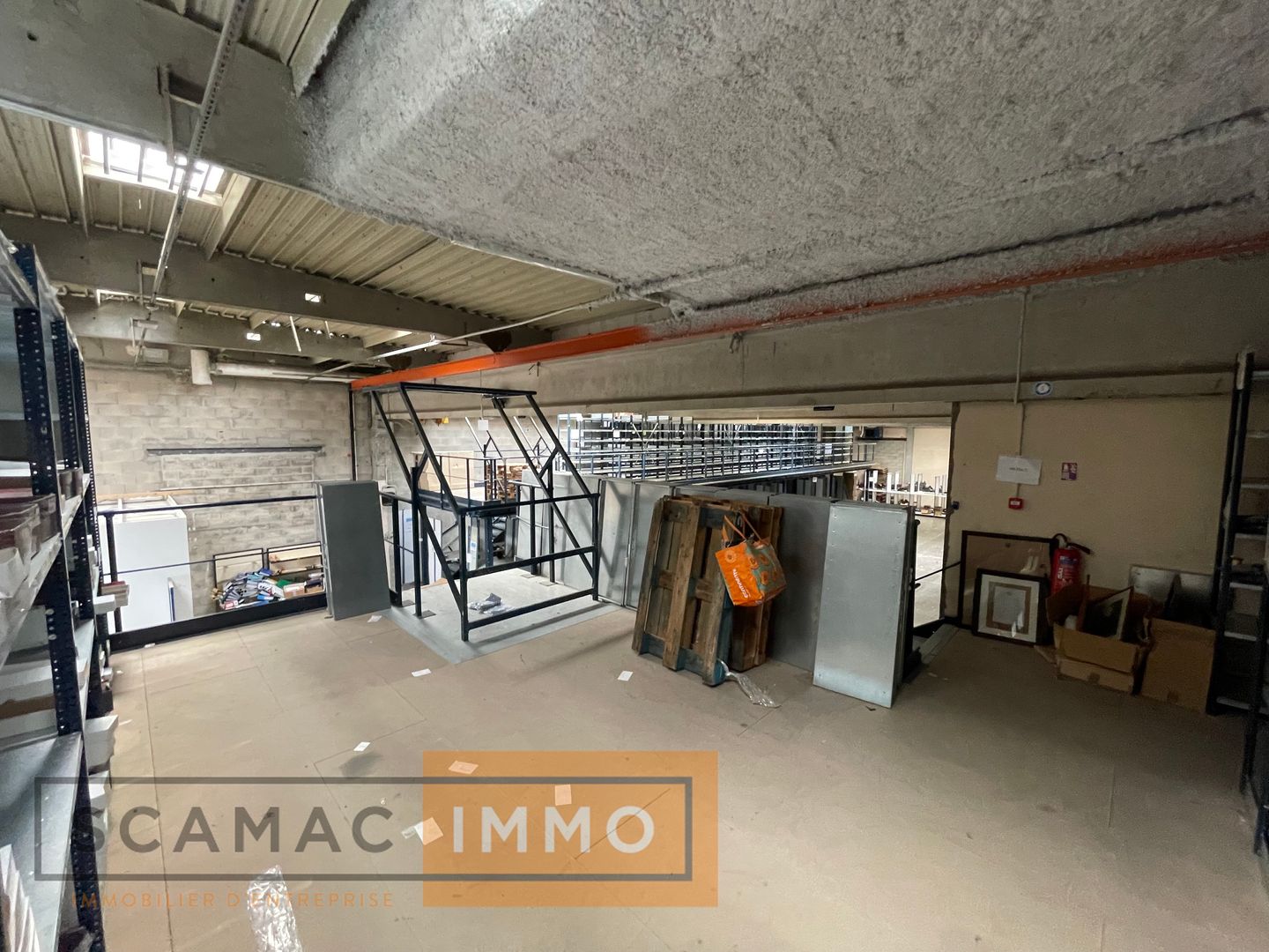 local d'activités de 400m², Courcouronnes (Essonne)