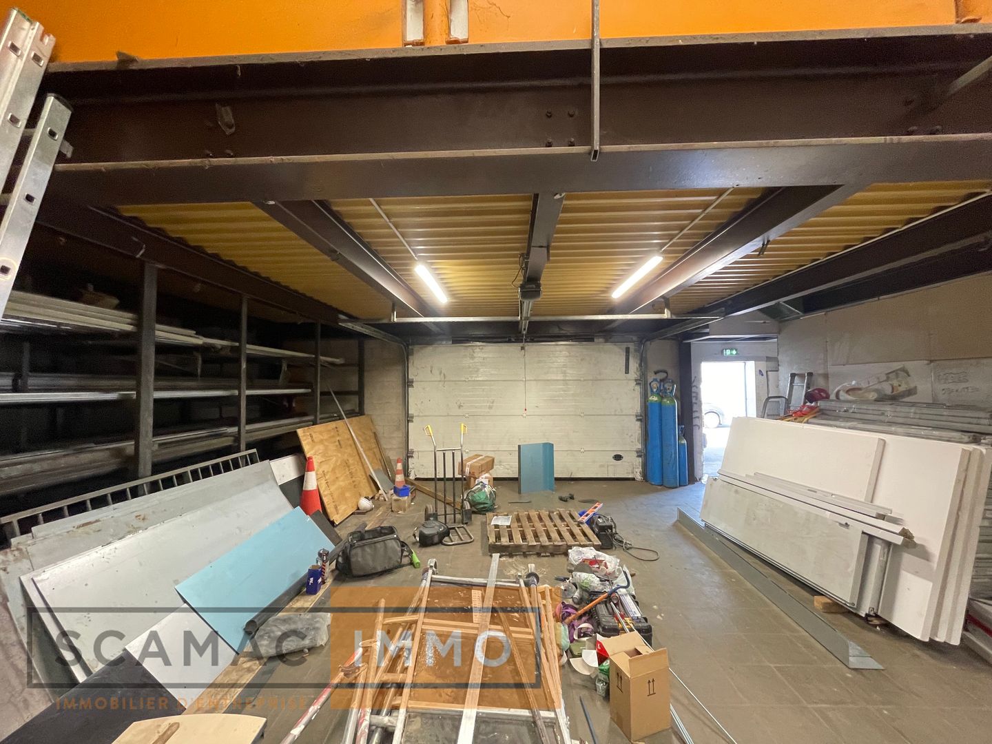 local d'activités de 400m², Courcouronnes (Essonne)
