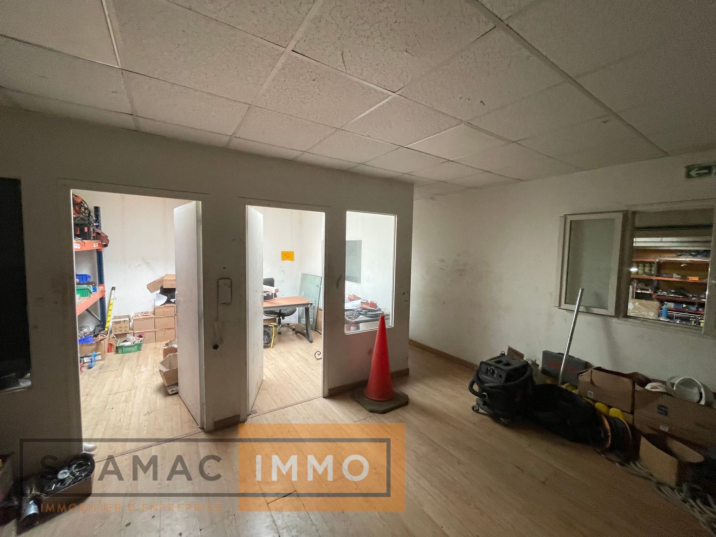 local d'activités de 400m², Courcouronnes (Essonne)