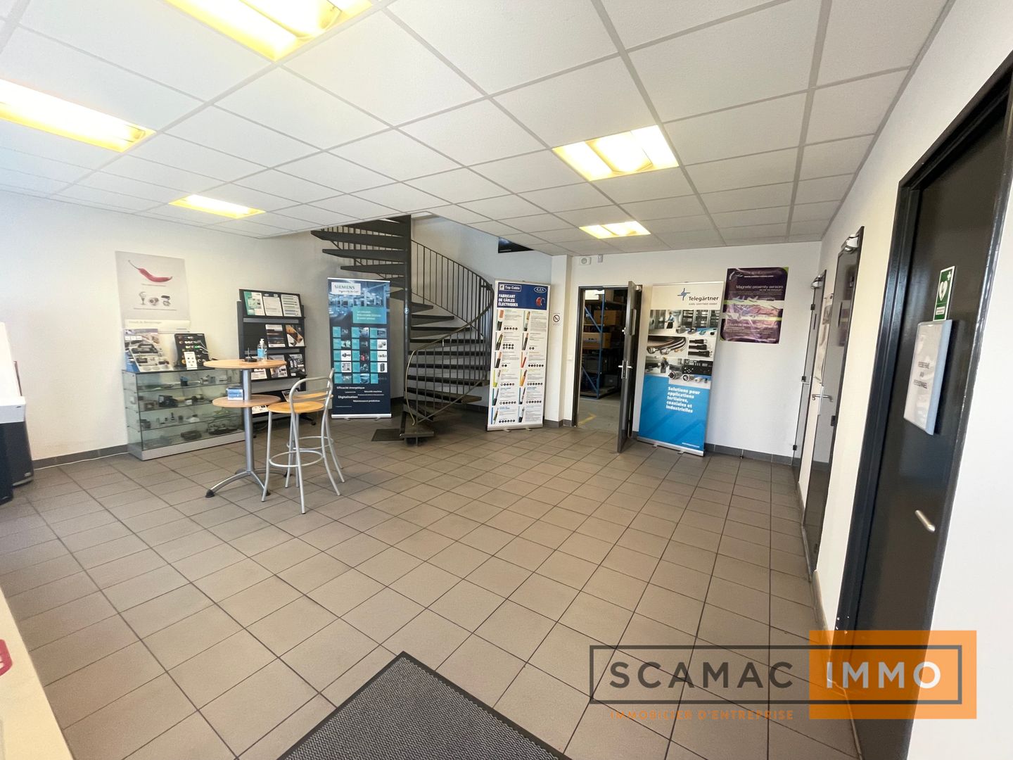 local d'activités de 517m², Massy (Essonne)