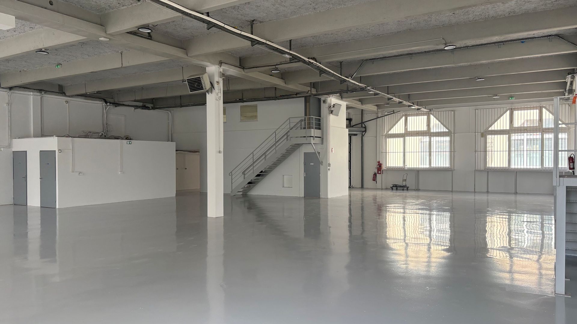 local d'activités de 620m², Aubervilliers (Seine-Saint-Denis)