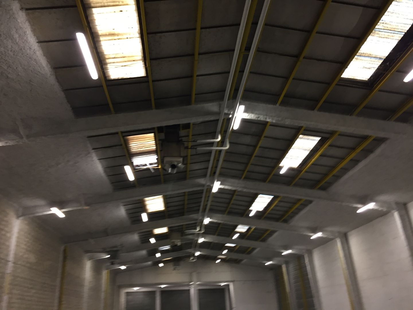 local d'activités de 750m², Garges-lès-Gonesse (Val-d'Oise)