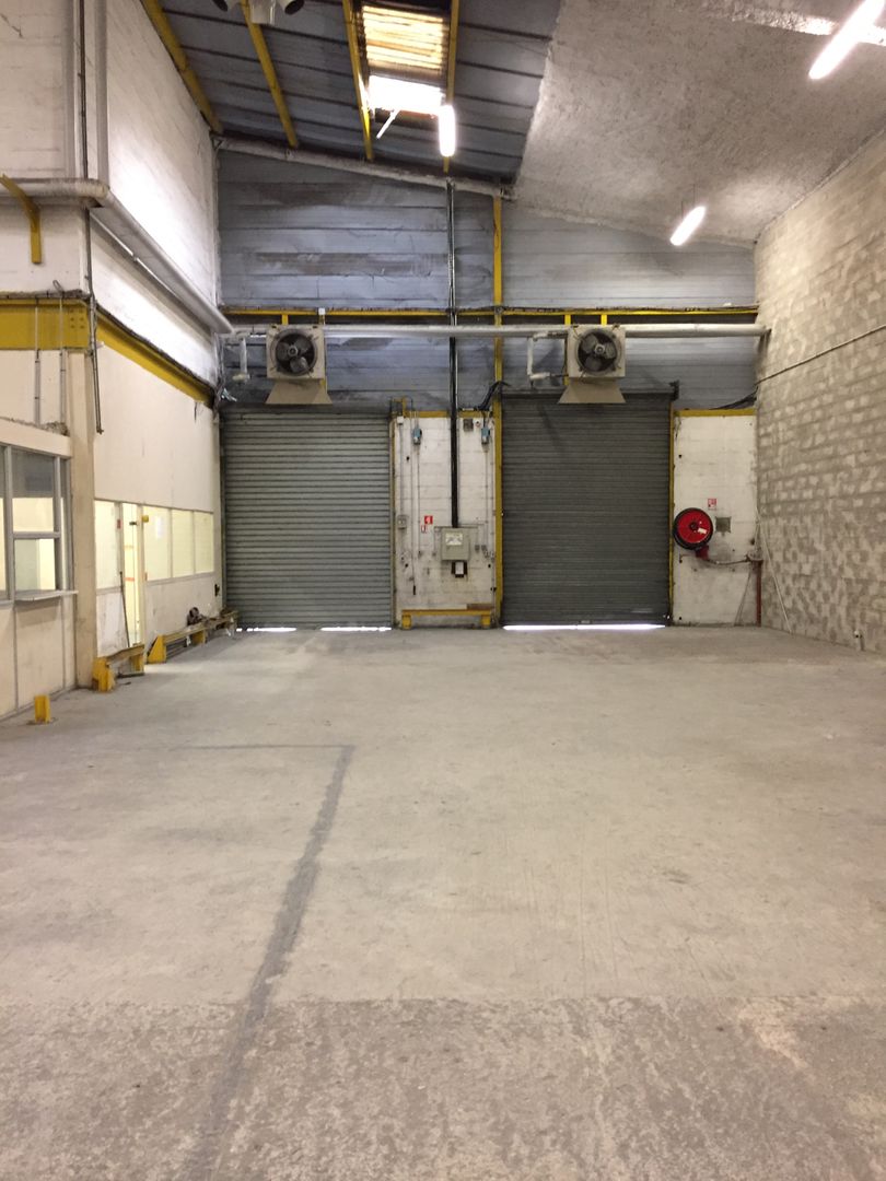 local d'activités de 750m², Garges-lès-Gonesse (Val-d'Oise)