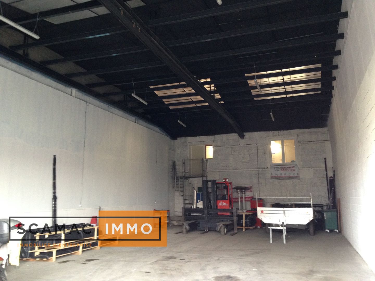 entrepôt de 220m², Saint-Germain-lès-Arpajon (Essonne)