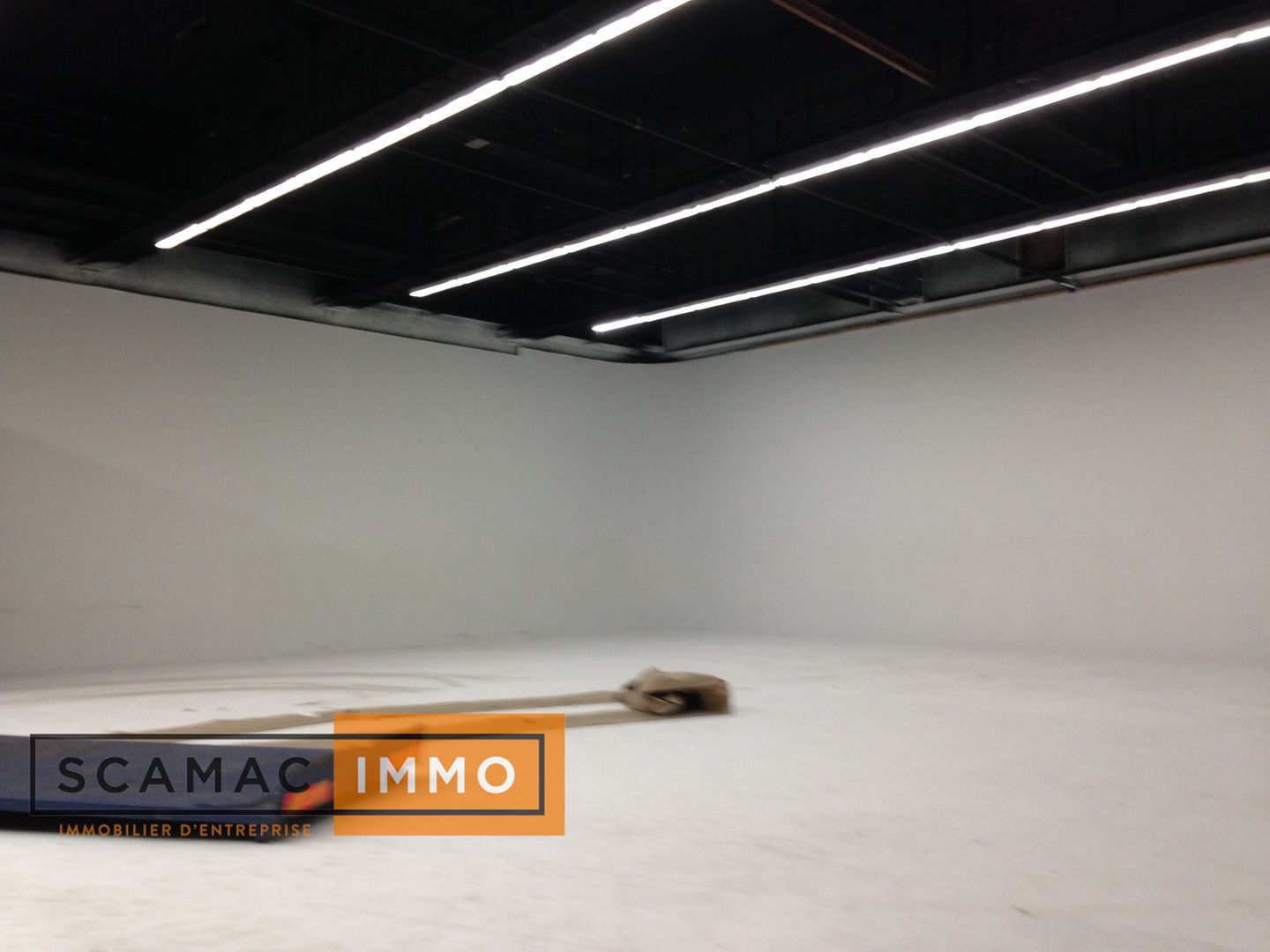 entrepôt de 330m², Saint-Germain-lès-Arpajon (Essonne)