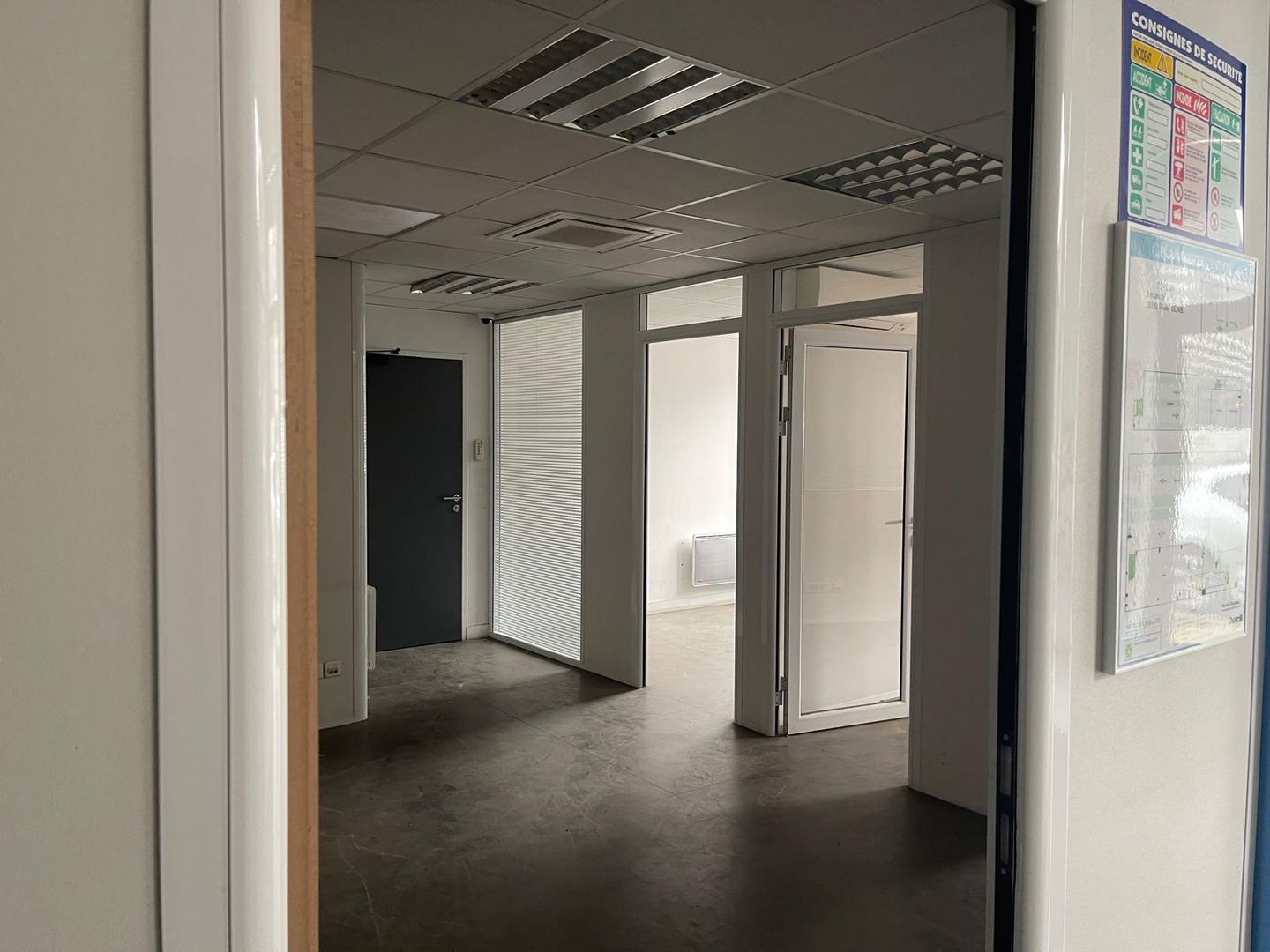 local d'activités de 1 010m², Saint-Denis (Seine-Saint-Denis)