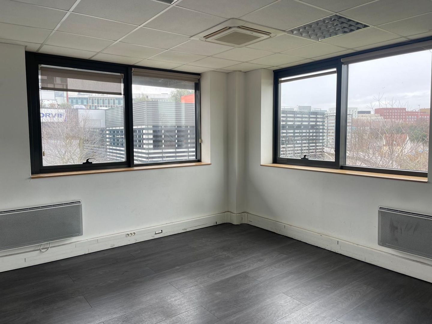 local d'activités de 1 010m², Saint-Denis (Seine-Saint-Denis)