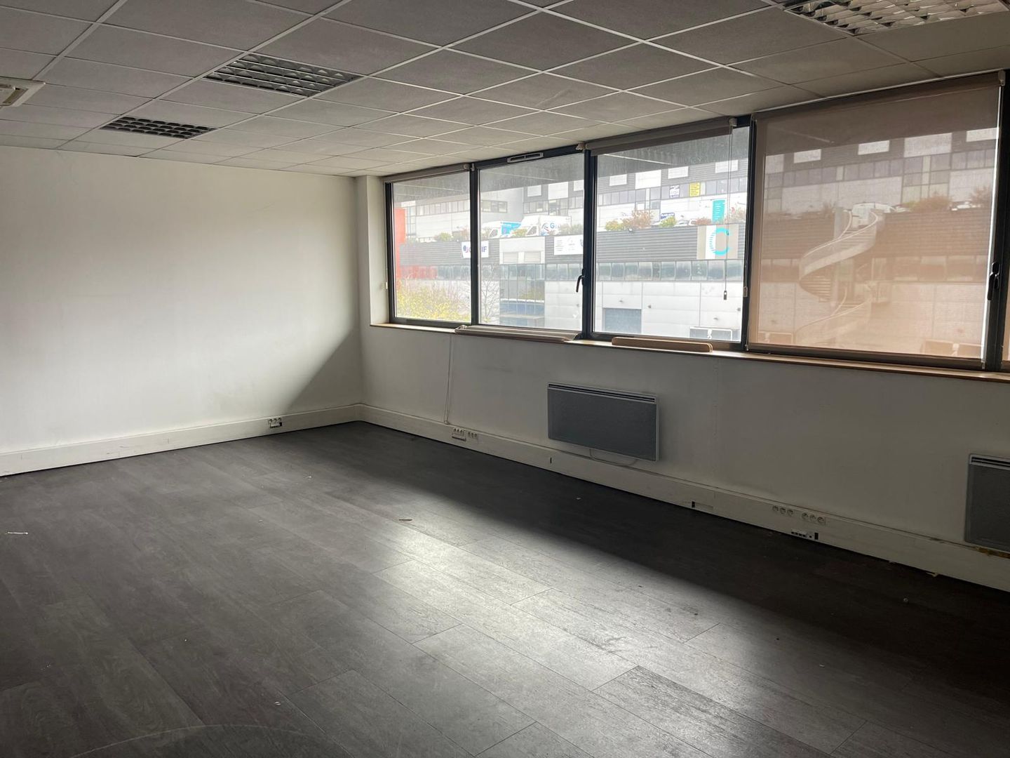 local d'activités de 1 010m², Saint-Denis (Seine-Saint-Denis)