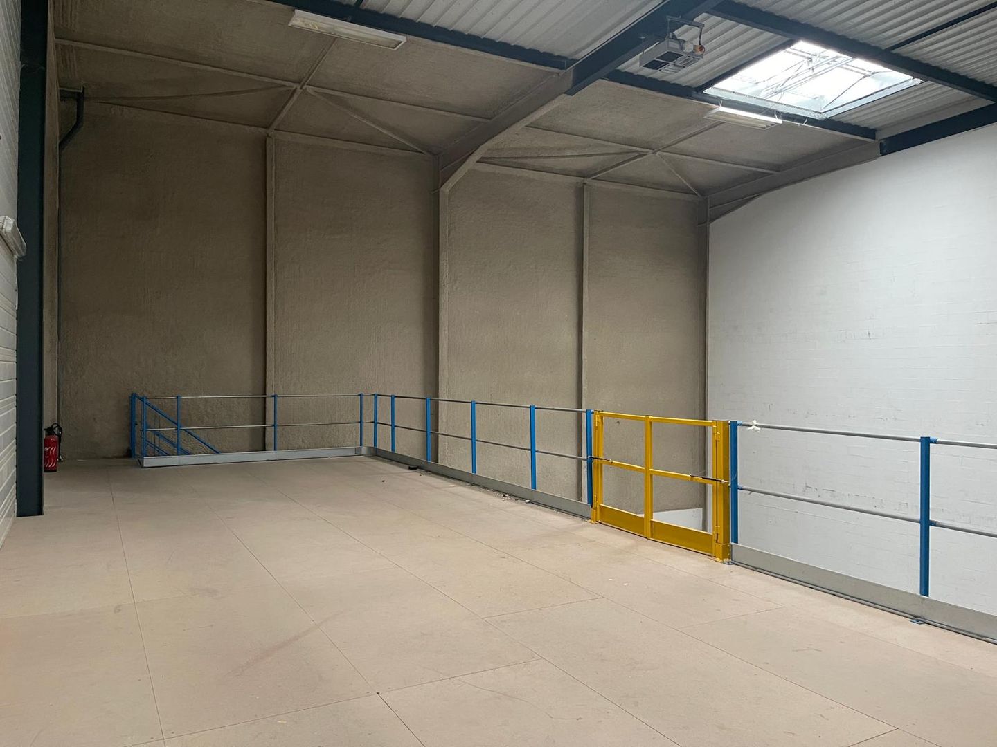 local d'activités de 1 010m², Saint-Denis (Seine-Saint-Denis)