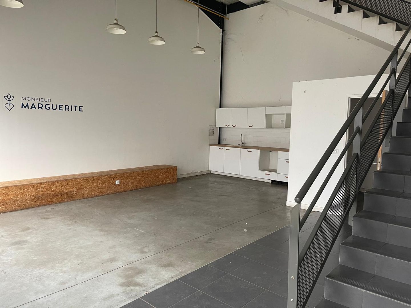 local d'activités de 1 010m², Saint-Denis (Seine-Saint-Denis)