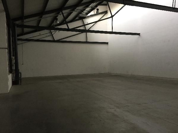 local d'activités de 568m², Saint-Denis (Seine-Saint-Denis)