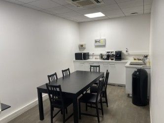 local d'activités de 568m², Saint-Denis (Seine-Saint-Denis)