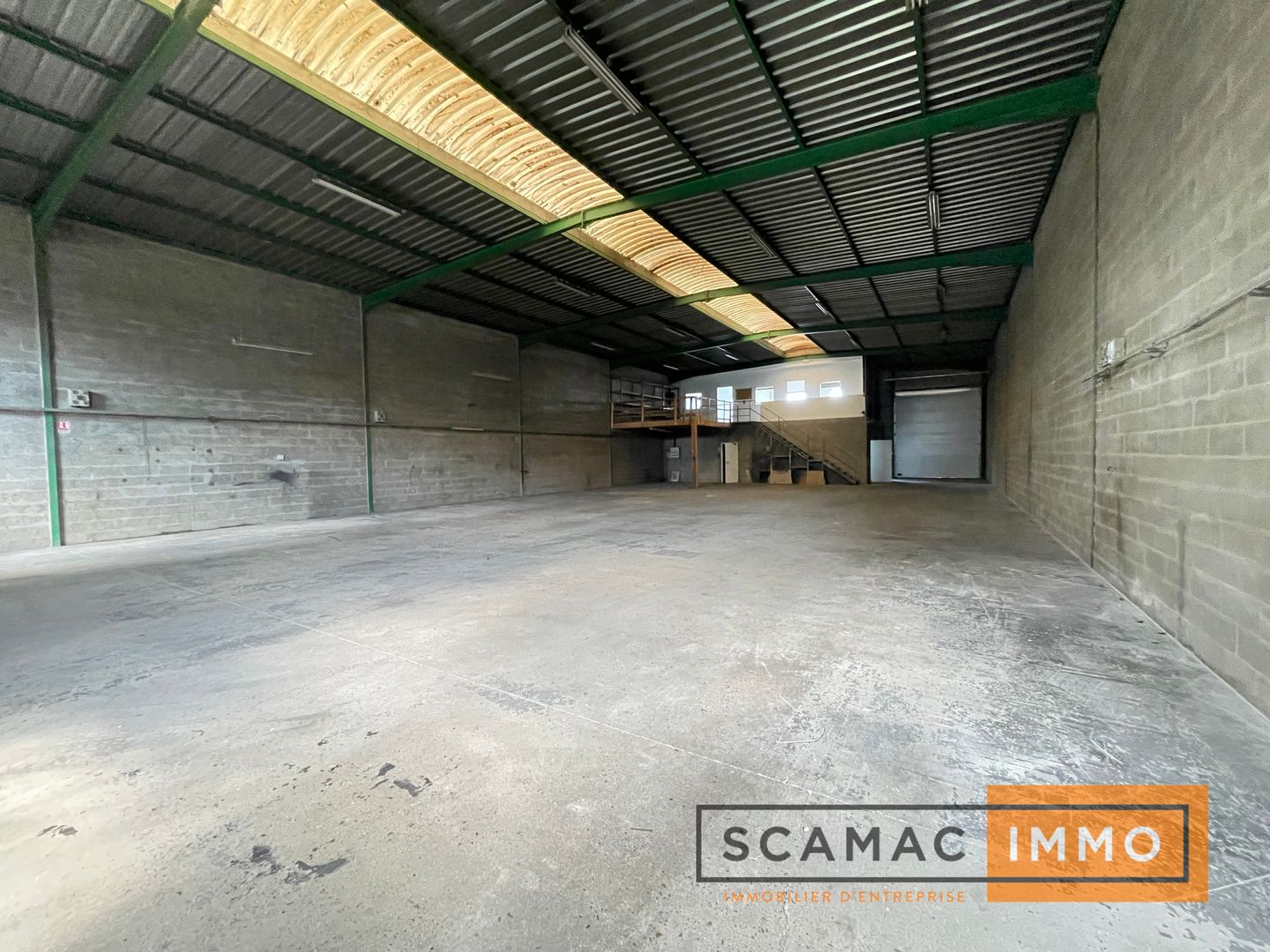 local d'activités de 560m², Wissous (Essonne)