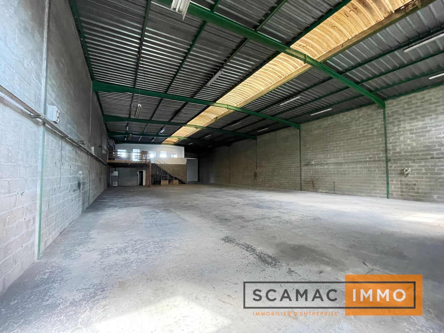 local d'activités de 560m², Wissous (Essonne)