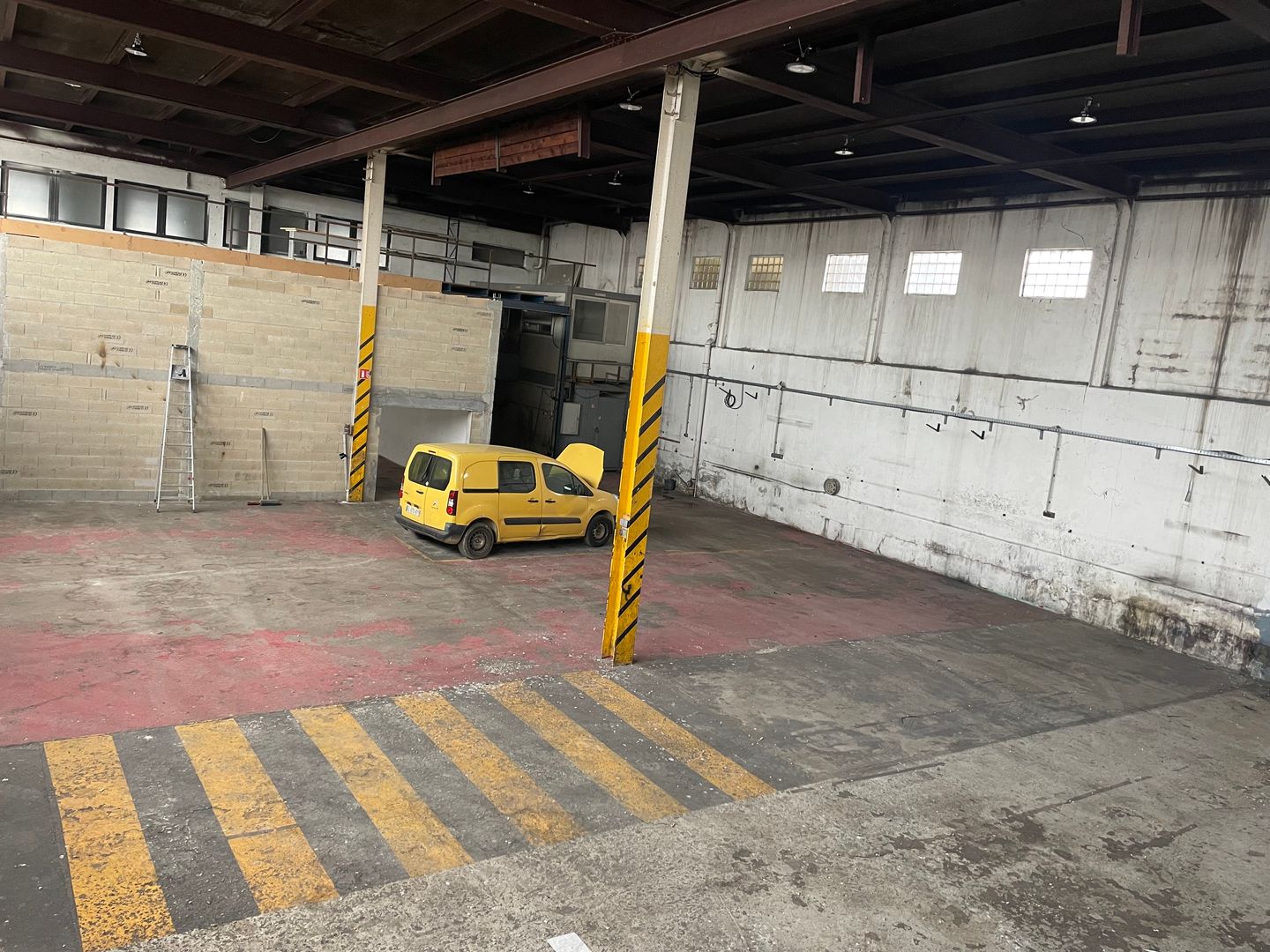 local d'activités de 1 138m², Bobigny (Seine-Saint-Denis)