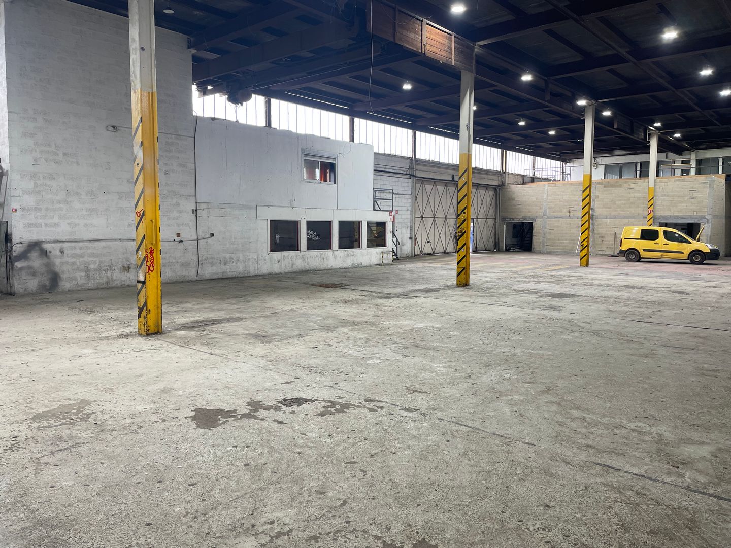 local d'activités de 1 138m², Bobigny (Seine-Saint-Denis)