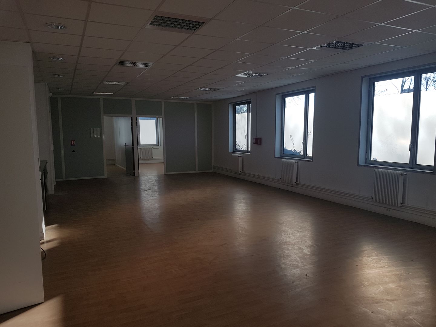 local d'activités de 610m², Villepinte (Seine-Saint-Denis)