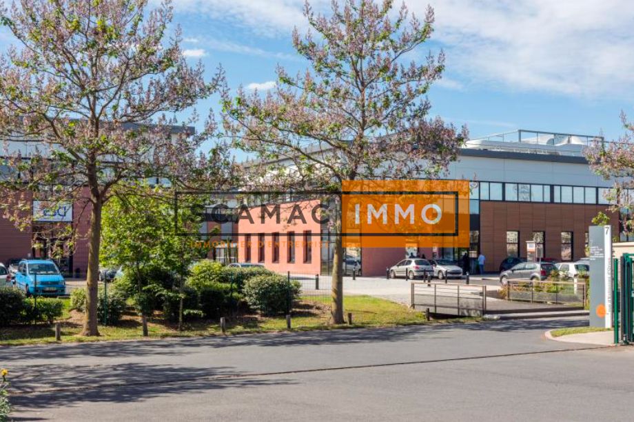 local d'activités de 680m², Villeneuve-la-Garenne (Hauts-de-Seine)