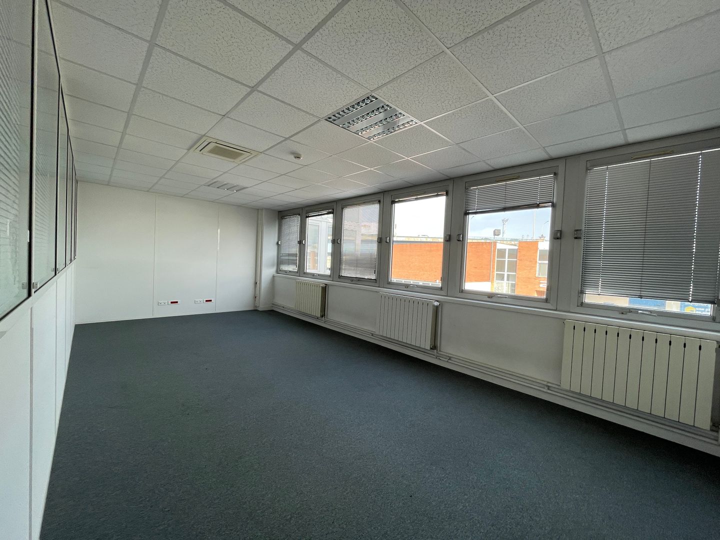 local d'activités de 1 031m², Charenton-le-Pont (Val-de-Marne)
