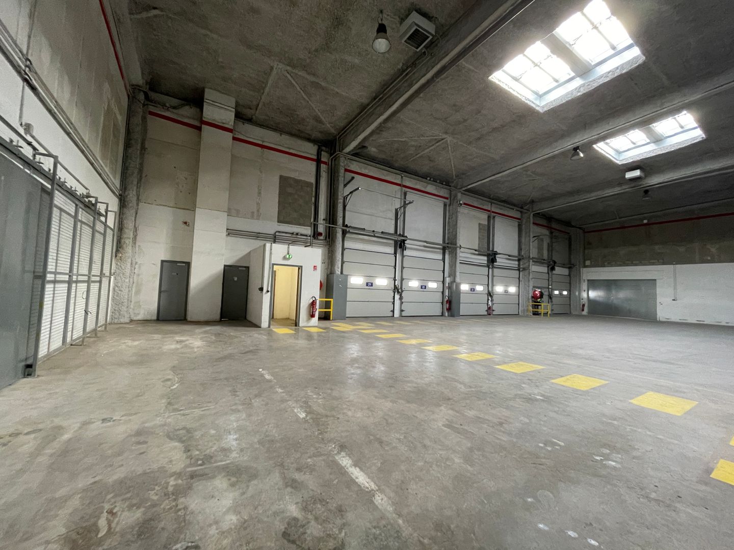 local d'activités de 2 052m², Charenton-le-Pont (Val-de-Marne)