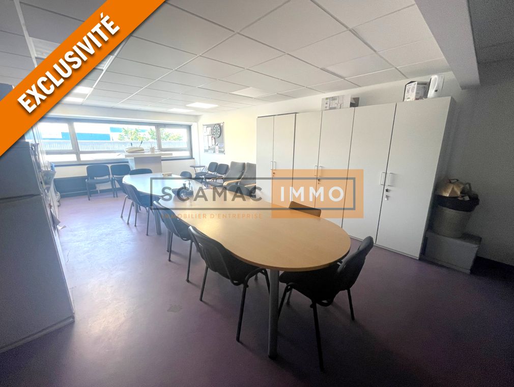 bureau de 196m², Émerainville (Seine-et-Marne)