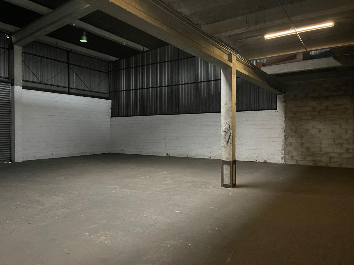 local d'activités de 418m², Aulnay-sous-Bois (Seine-Saint-Denis)