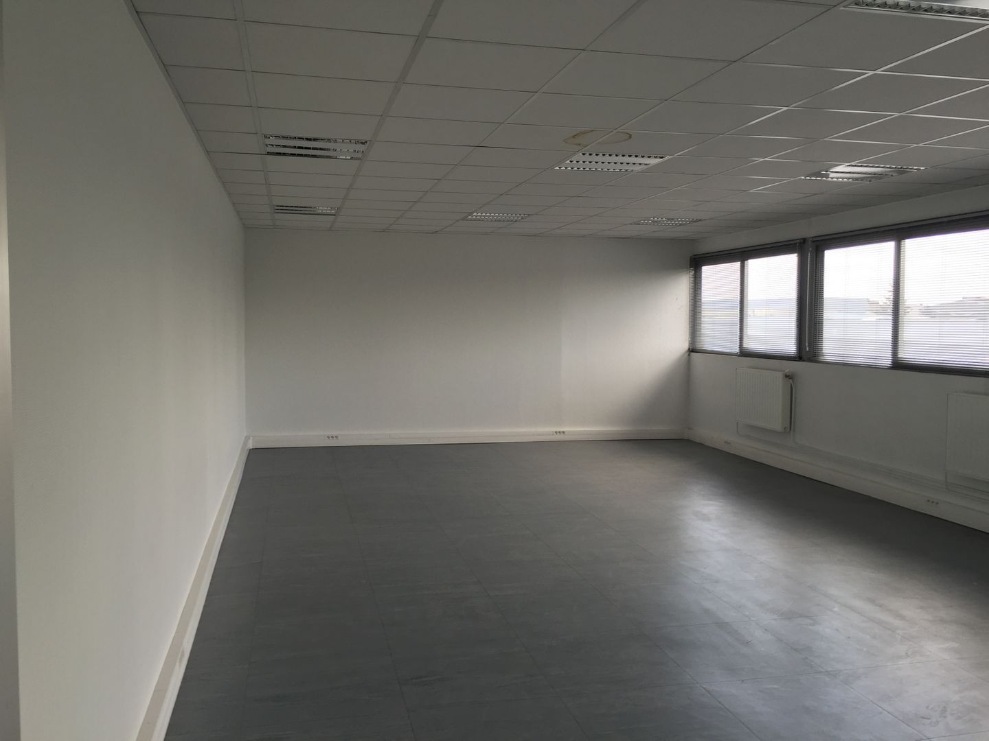 local d'activités de 641m², Aulnay-sous-Bois (Seine-Saint-Denis)