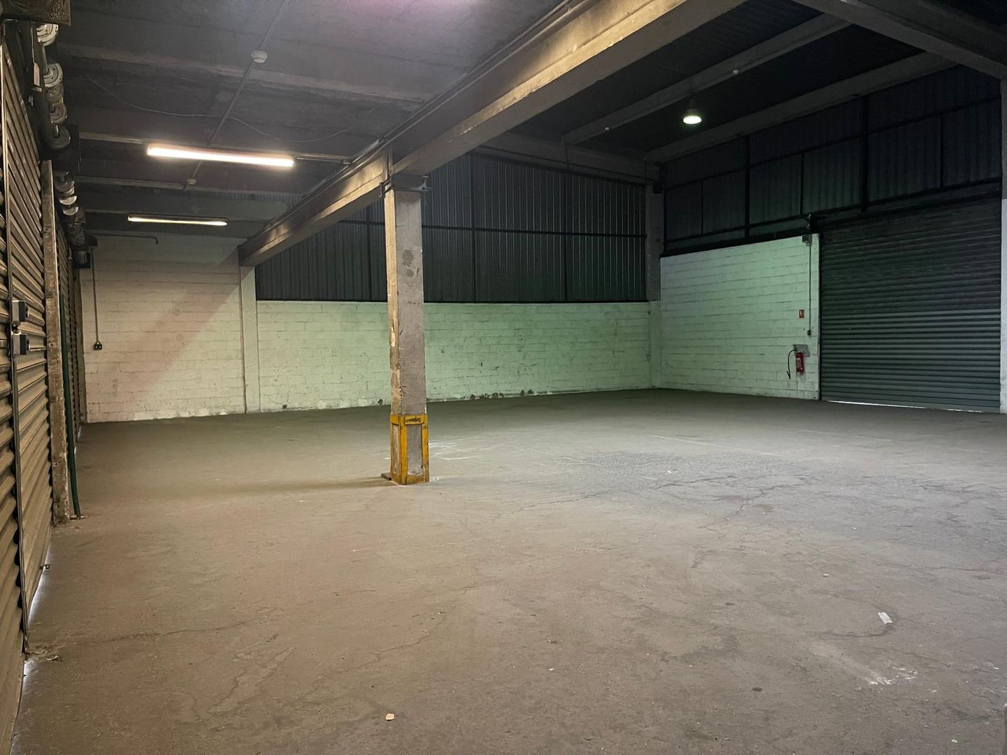 local d'activités de 865m², Aulnay-sous-Bois (Seine-Saint-Denis)