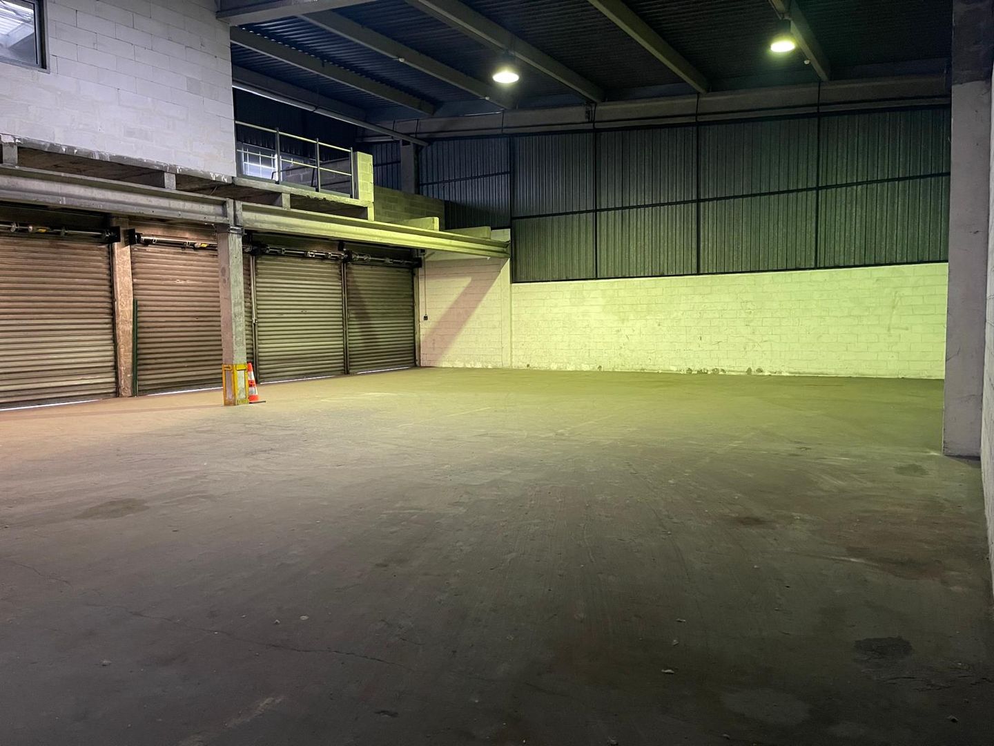 local d'activités de 865m², Aulnay-sous-Bois (Seine-Saint-Denis)