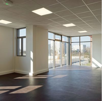 local d'activités de 332m², Le Blanc-Mesnil (Seine-Saint-Denis)