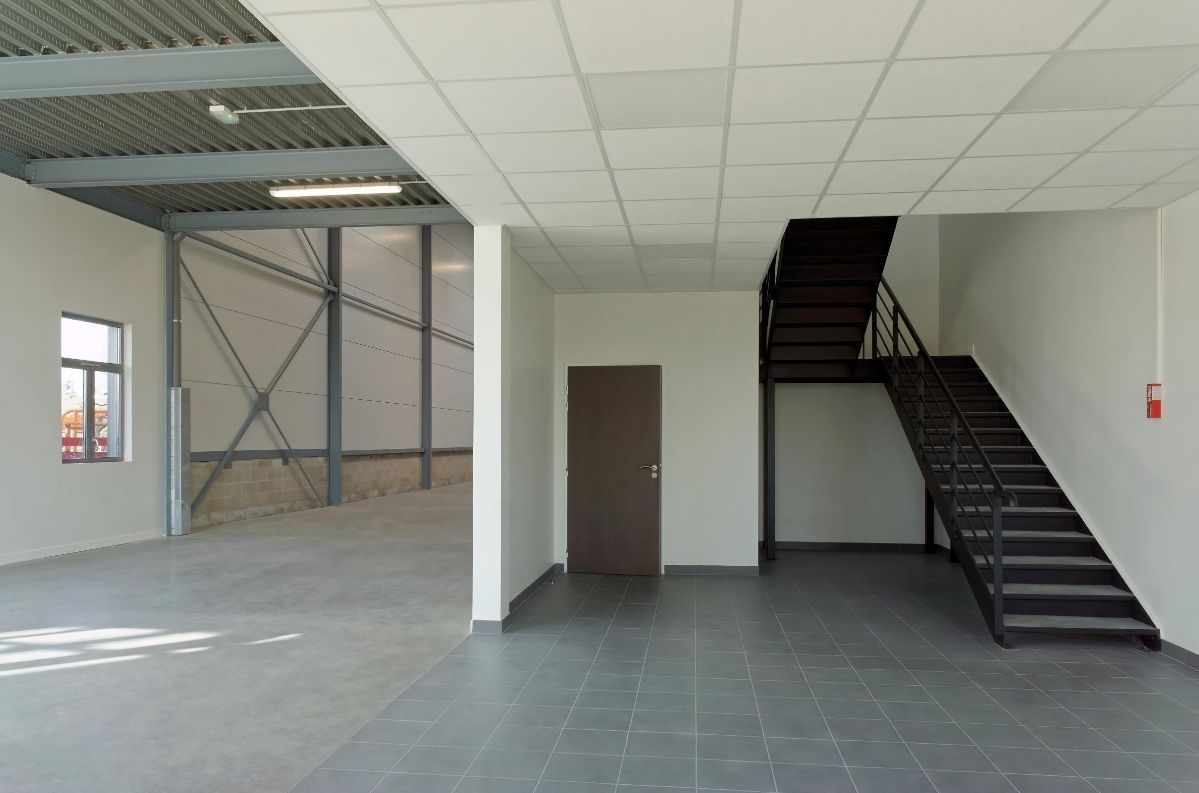 local d'activités de 332m², Le Blanc-Mesnil (Seine-Saint-Denis)