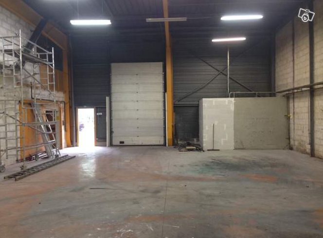 local d'activités de 330m², Bobigny (Seine-Saint-Denis)