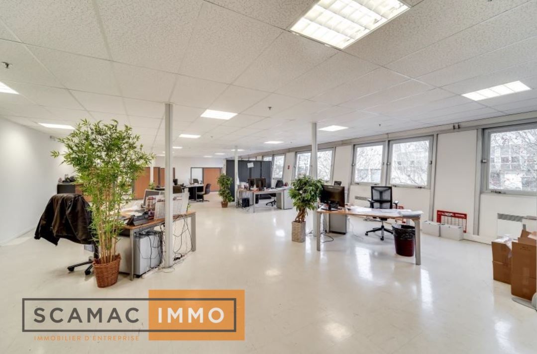 entrepôt de 2 760m², Villejust (Essonne)